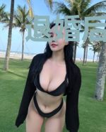 退婚后，三个幼崽把她拉进大佬怀里