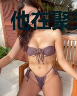 他在聚光灯下