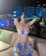 手握购物app：年代女配赢麻了
