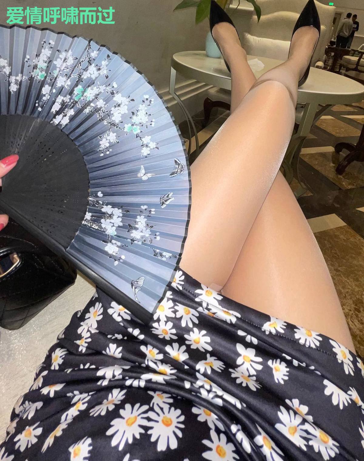 爱情呼啸而过