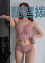 琵琶拨动三两弦