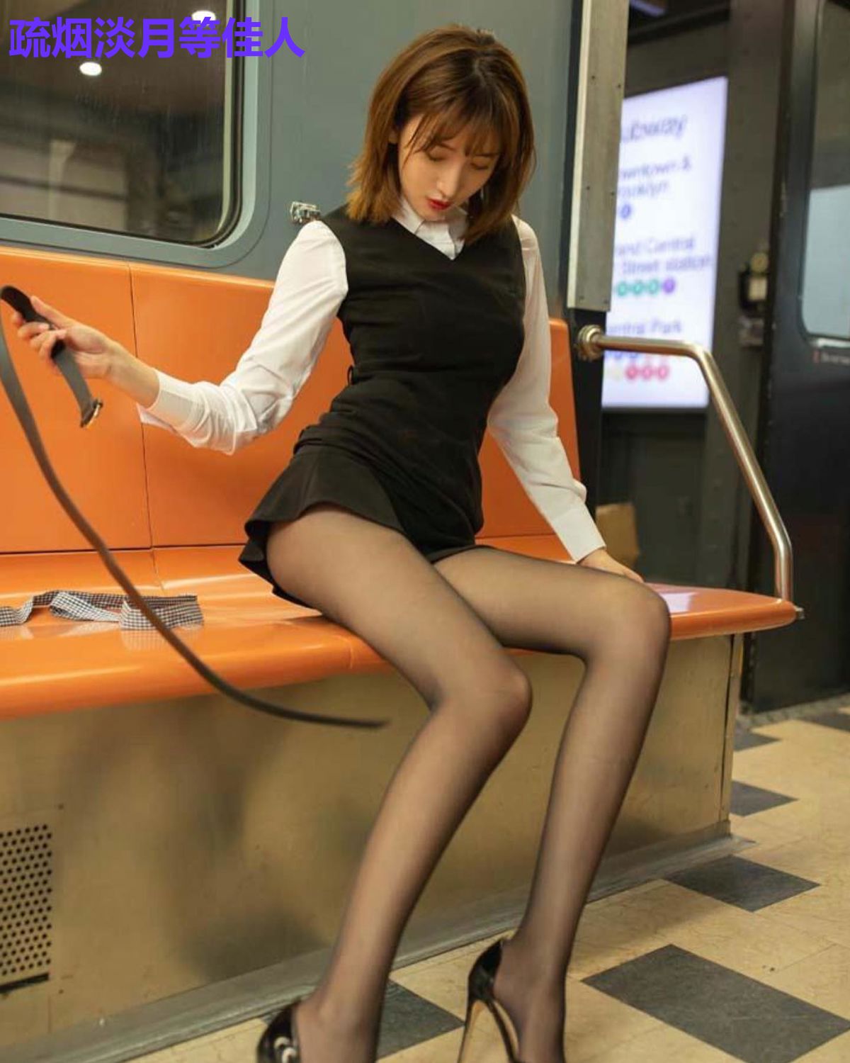 疏烟淡月等佳人